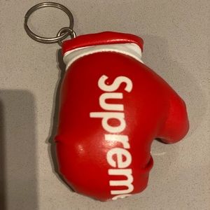 SUPREME BOXING GLOVE KEYCHAIN 2008